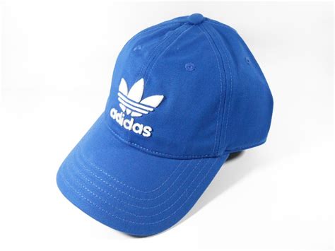 Bonés adidas Originals.